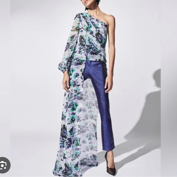 BCBGMAXAZRIA One Sleeve High Low Top